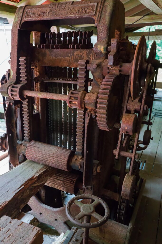 this is the image of a  machine, that contains large cast iron Gears. that s good for Slow speed operation, and reduce vibration in the machines. 